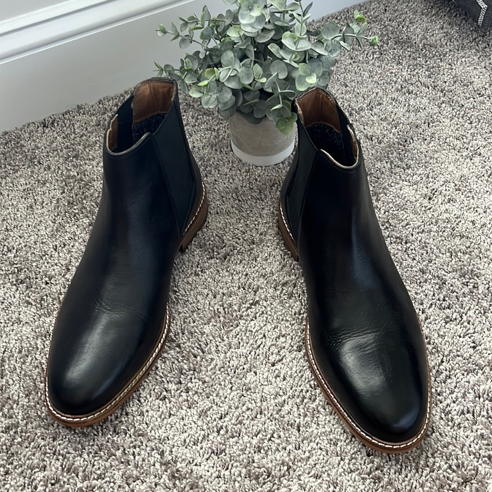 NWOT Thomas and Vine black leather half boot